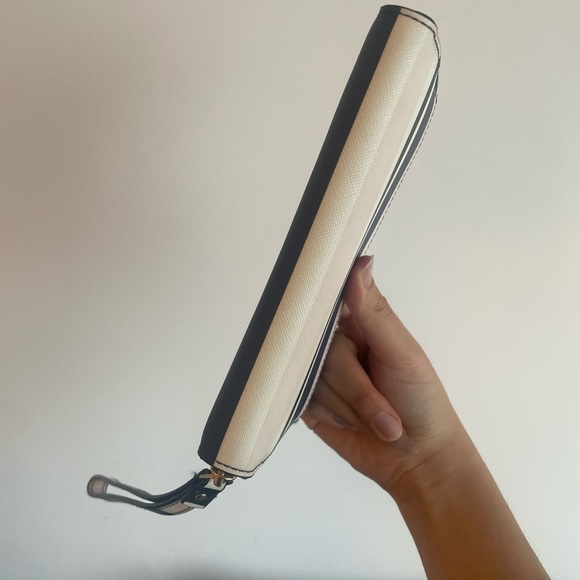 Kate Spade Long Wallet. - Picture 4 of 5